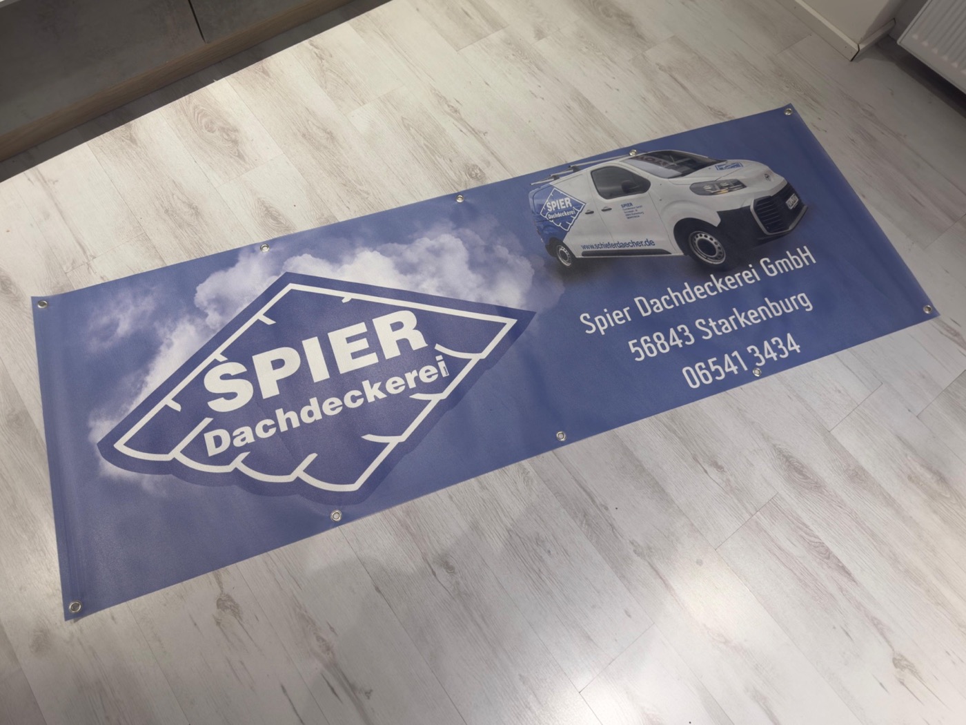 Mesh-Werbebanner für Spier Dachdeckerei